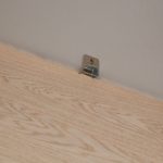 Pasul 7 în montarea plintei pentru parchet cu Tarkett Clips