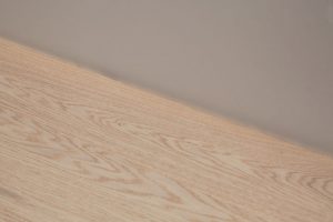 Montarea plintei pentru parchet cu Tarkett Clips se face foarte simplu