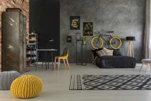 Cameră în tonuri de gri cu o pată de culoare galbenă - design interior inspirat pentru o casă de vis